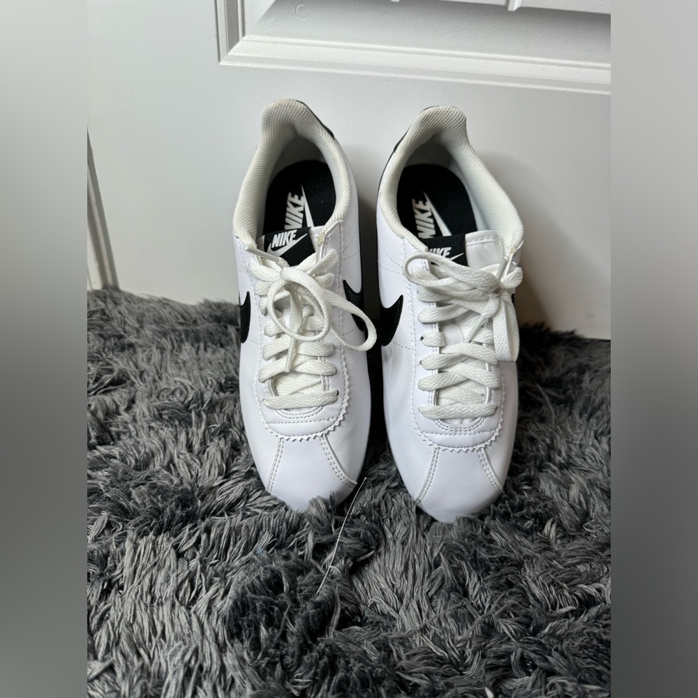 Nike Cortez Sneakers Women’s 7.5 - Picture 3 of 4